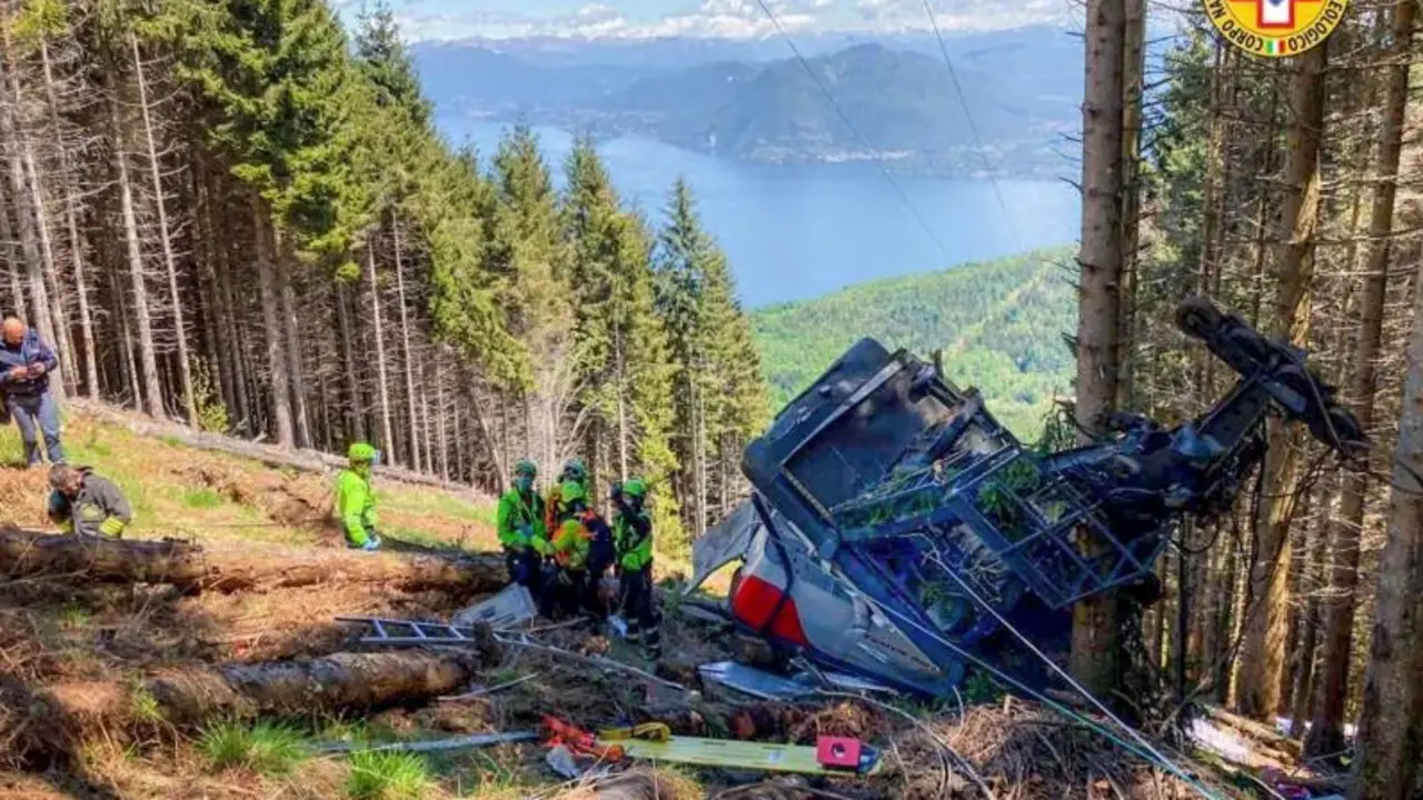Imagen de los servicios de emergencias junto al telef&eacute;rico.
