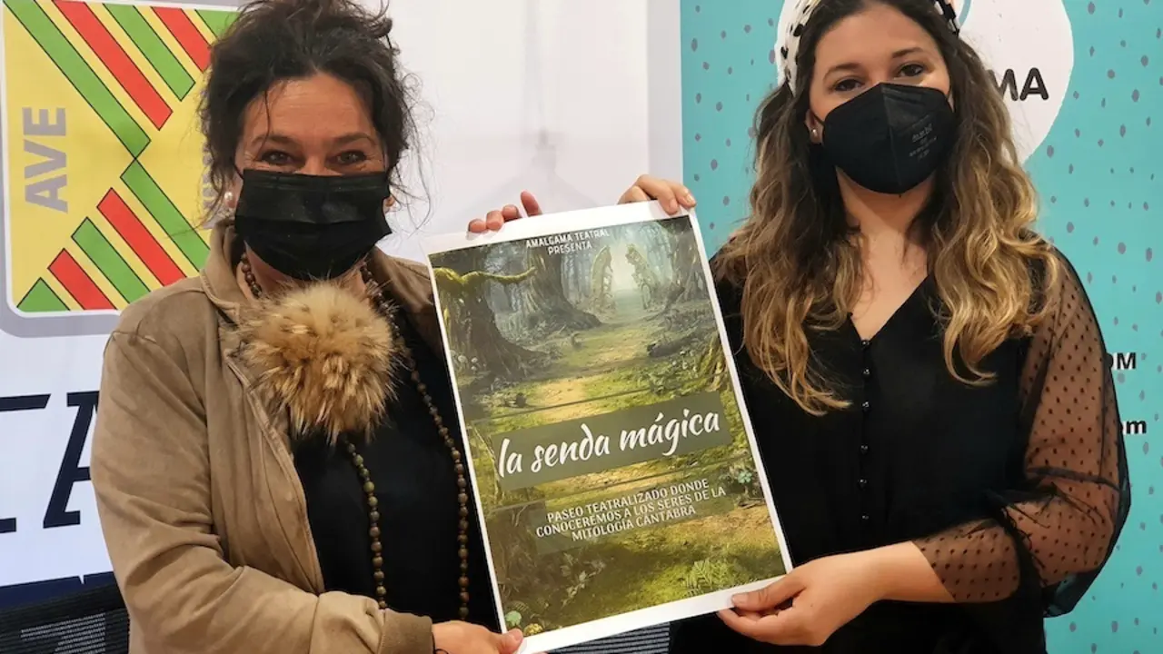 La concejal de Cultura de Torrelavega, Esther V&eacute;lez, y la directora de Amalgama Teatral, Aroa G&oacute;mez. / ALERTA