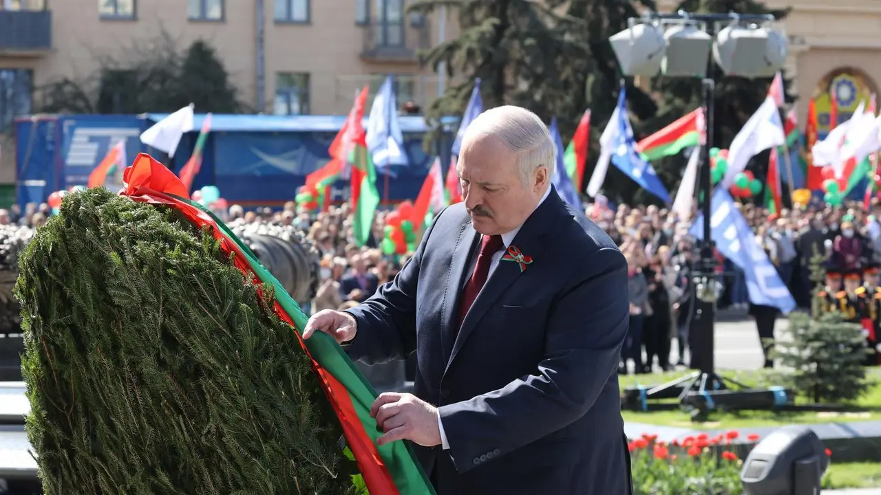 Alexander Lukashenko participa en los actos por el D&iacute;a de la Victoria