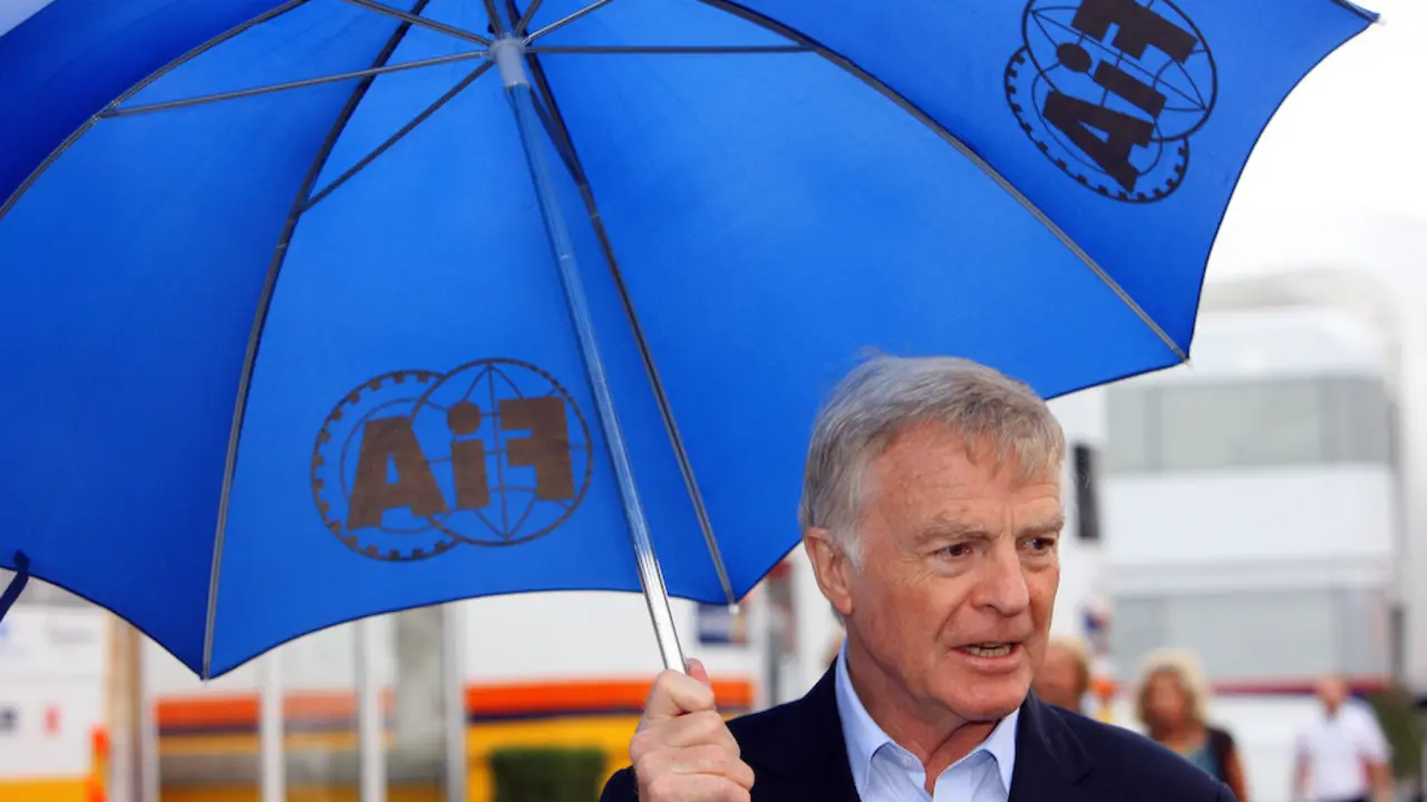 FILED - 13 September 2008, Italy, Monza: Max Mosley, then FIA President, is pictured at the Autodromo Nazionale di Monza circuit in Monza, ahead of the 2008 Formula One Grand Prix of Italy. Former race driver and former President of FIA (International Automobile Federation), has died at the age of 81 on Monday. Photo: picture alliance / dpa
picture alliance /  dpa
  (Foto de ARCHIVO)
13/9/2008 ONLY FOR USE IN SPAIN