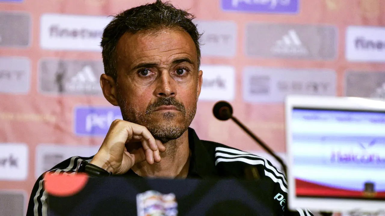 El seleccionador nacional de f&uacute;tbol, Luis Enrique Mart&iacute;nez durante la rueda de prensa.