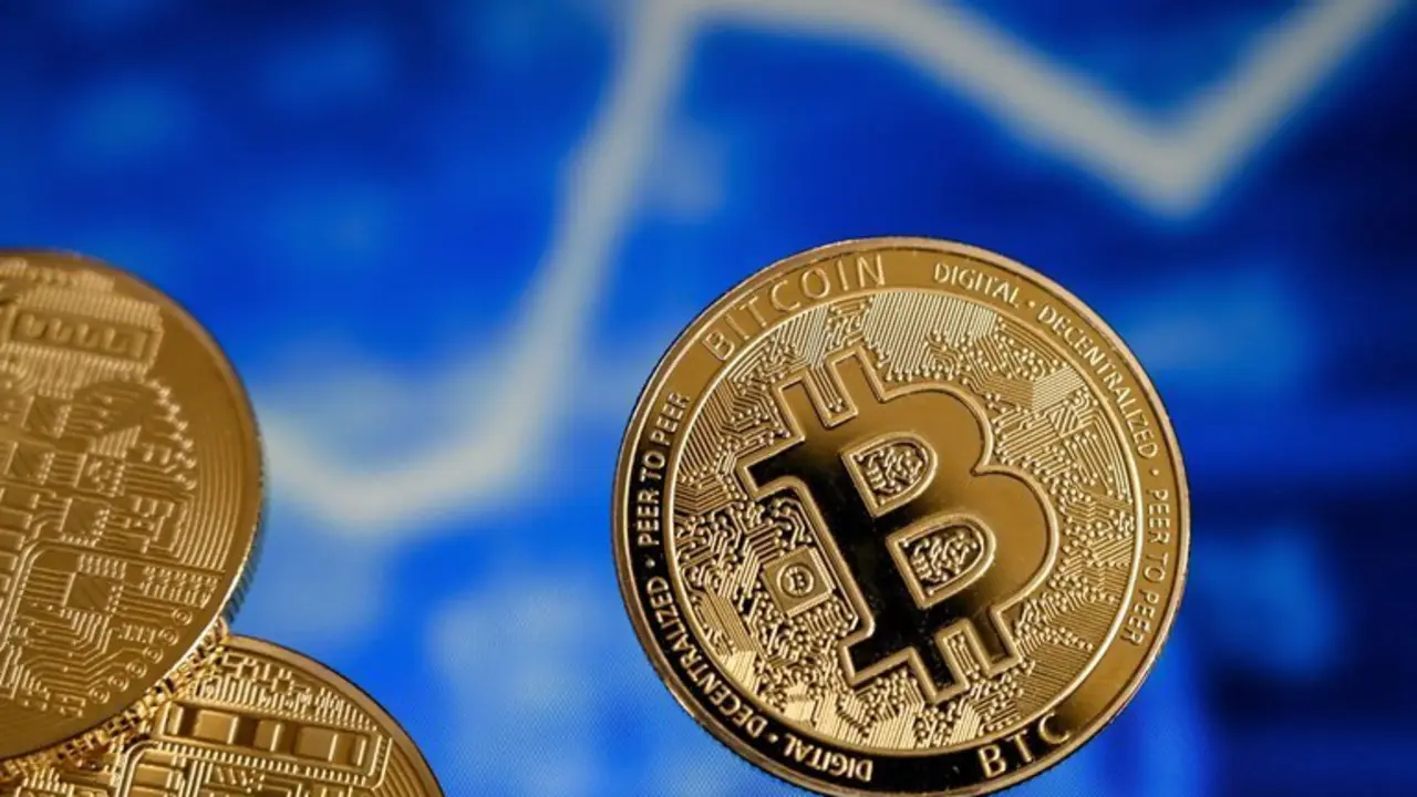 El bitc&oacute;in, la criptomoneda m&aacute;s utilizada, se recupera hoy del desplome del domingo y sube. / EFE