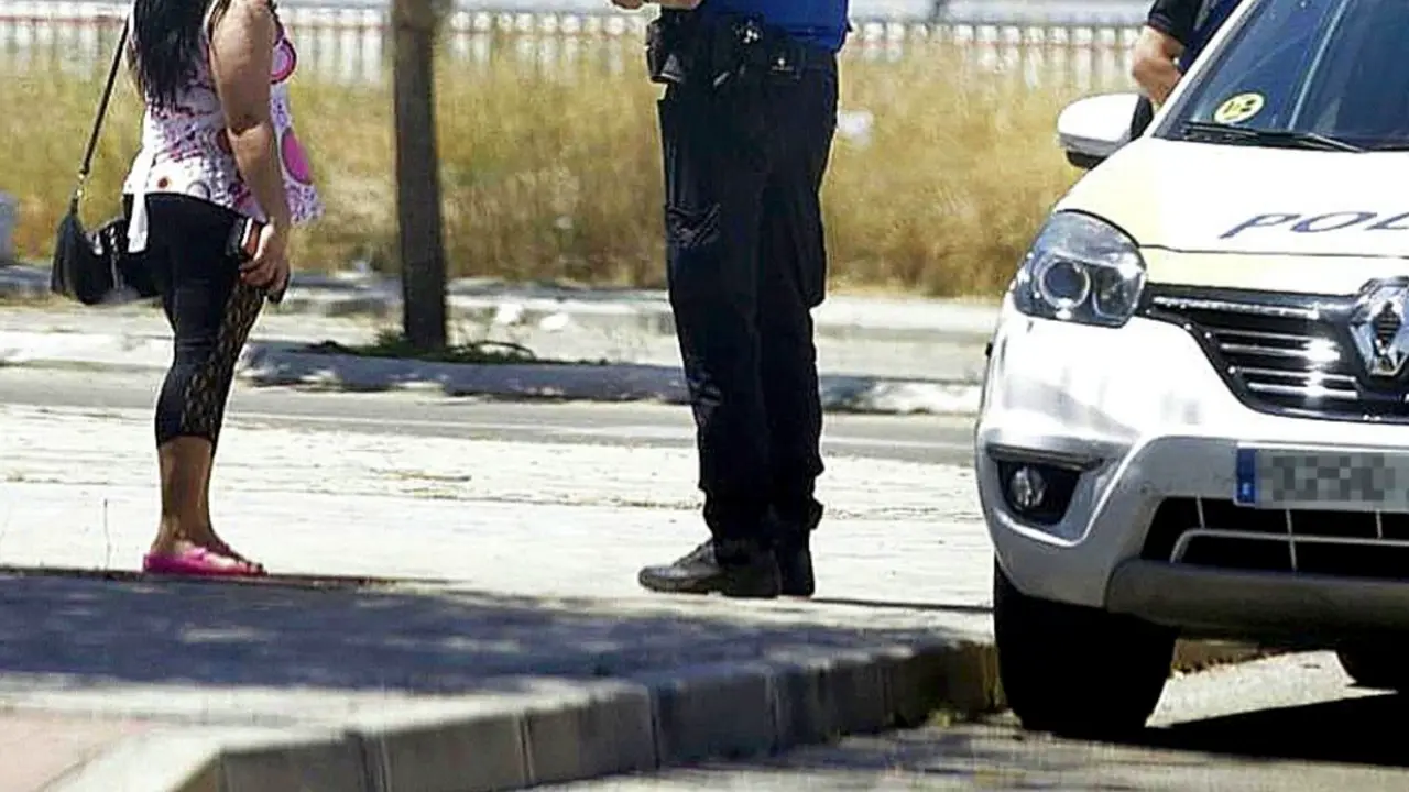 policia prostituta
