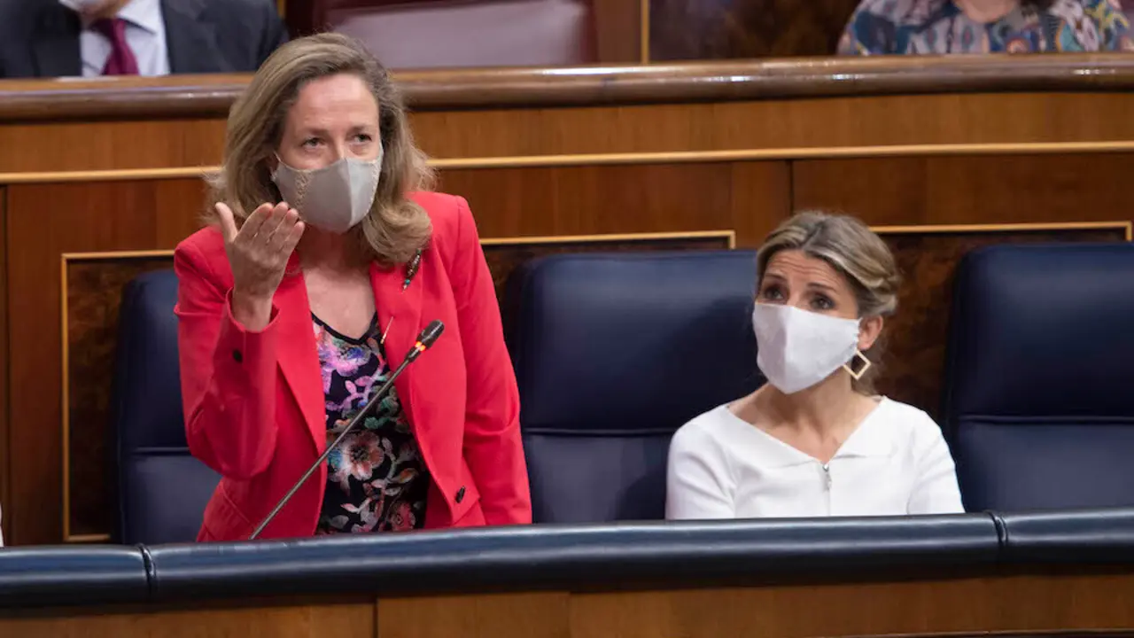 La ministra de Asuntos Econ&oacute;micos y Transformaci&oacute;n Digital, Nadia Calvi&ntilde;o, interviene en una sesi&oacute;n de control al Gobierno, a 19 de mayo de 2021, en el Congreso de los Diputados, Madrid, (Espa&ntilde;a). Entre otras cuestiones, este pleno est&aacute; marcado por la crisis migratoria y diplom&aacute;tica que Espa&ntilde;a mantiene con Marruecos por la entrada masiva de migrantes en Ceuta desde hace tres d&iacute;as. En este sentido, el Ejecutivo tendr&aacute; que responder a las preguntas de la oposici&oacute;n centradas en la gesti&oacute;n de la situaci&oacute;n en la frontera con el pa&iacute;s marroqu&iacute;.
19 MAYO 2021;CRISIS;SESION DE CONTROL;GOBIERNO;CONGRESO;DIPUTADOS;
A.Ortega.POOL / Europa Press
19/5/2021