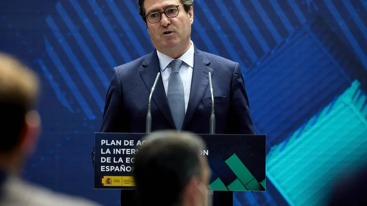 El presidente de la CEOE, Antonio Garamendi, interviene en la presentaci&oacute;n del Plan de Acci&oacute;n para la Internacionalizaci&oacute;n de la Econom&iacute;a Espa&ntilde;ola 2021-2022, en la sede del Instituto de Comercio Exterior (ICEX), a 26 de mayo de 2021, en Madrid (Espa&ntilde;a). E