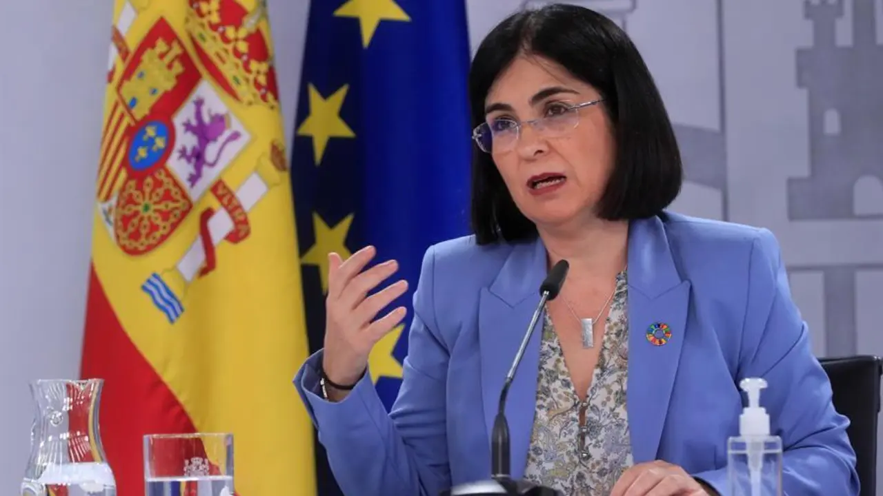 La ministra de Sanidad, Carolina Darias, ofrece una rueda de prensa al t&eacute;rmino de la reuni&oacute;n del Consejo Interterritorial del Sistema Nacional de Salud, este mi&eacute;rcoles en el Palacio de la Moncloa, en Madrid. EFE/ Fernando Alvarado