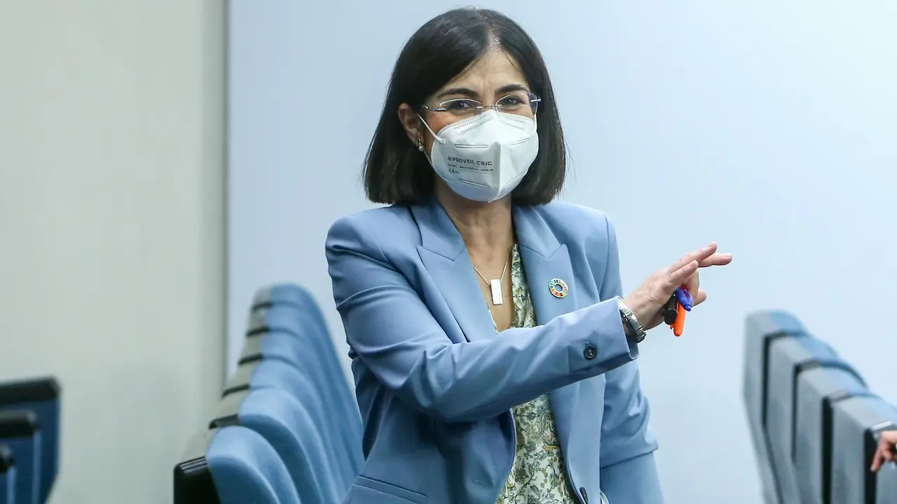 La ministra de Sanidad, Carolina Darias, a su salida de una rueda de prensa posterior a la reuni&oacute;n del Consejo Interterritorial del Sistema Nacional de Salud, a 26 de mayo de 2021, en Madrid (Espa&ntilde;a). El Ministerio de Sanidad y las comunidades aut&oacute;nomas d