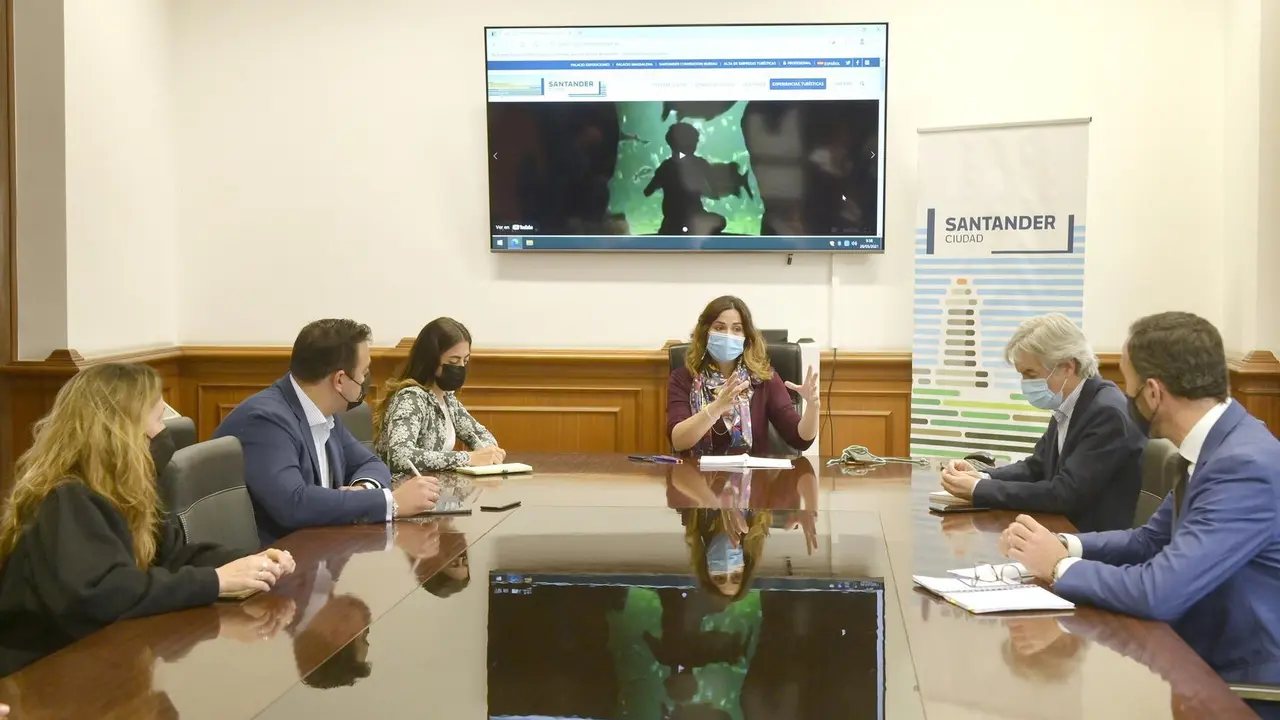 Reuni&oacute;n del Ayuntamiento de Santander con el sector tur&iacute;stico