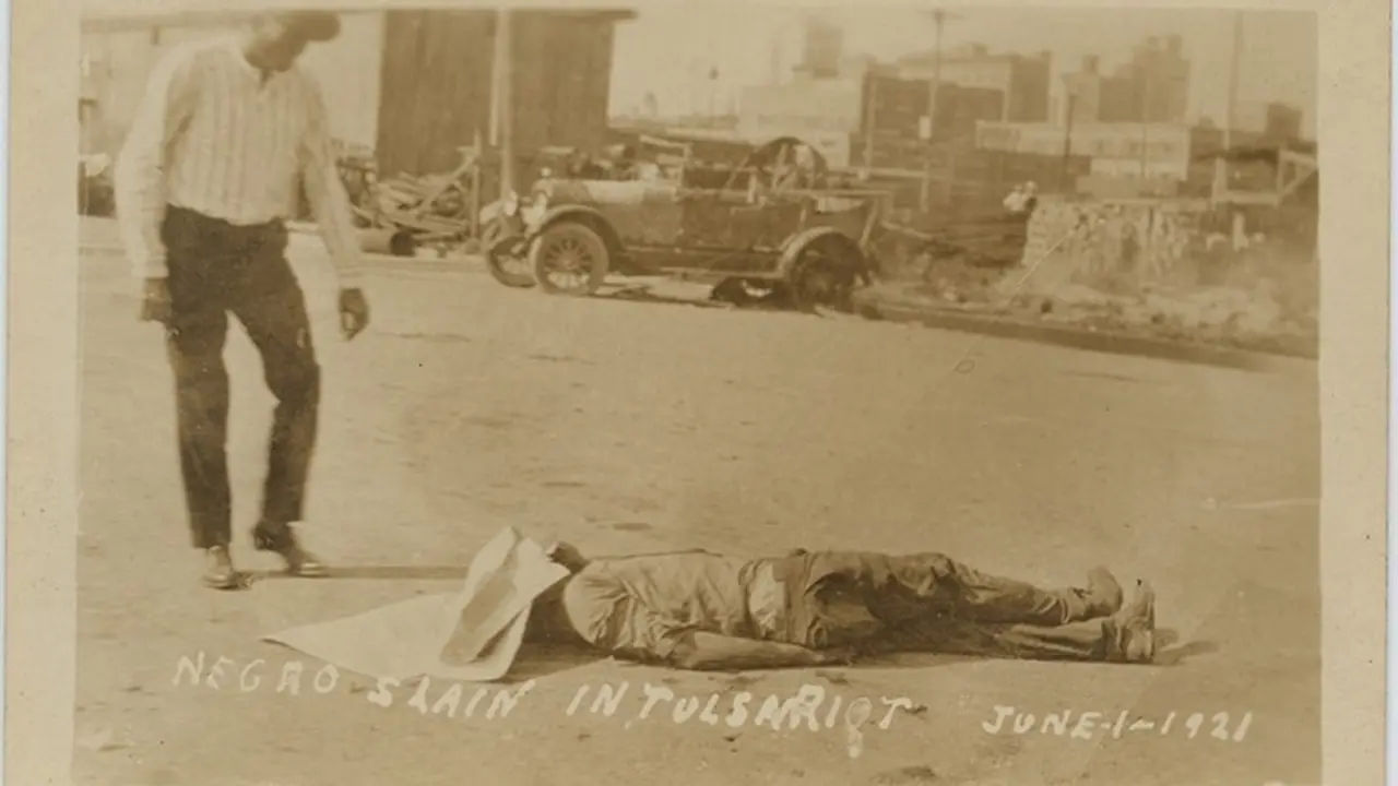 victima-de-Tulsa-en-tarjeta-postal-foto-timeline-com-recortada