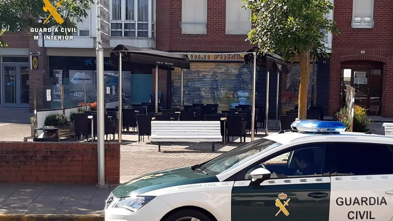 Coche de la Guardia Civil en el lugar de los hechos. / OPC