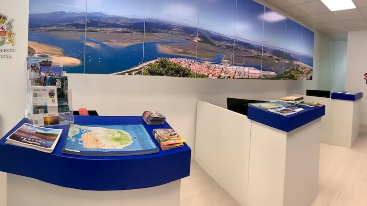 La oficina de turismo central de Santo&ntilde;a renovada.
