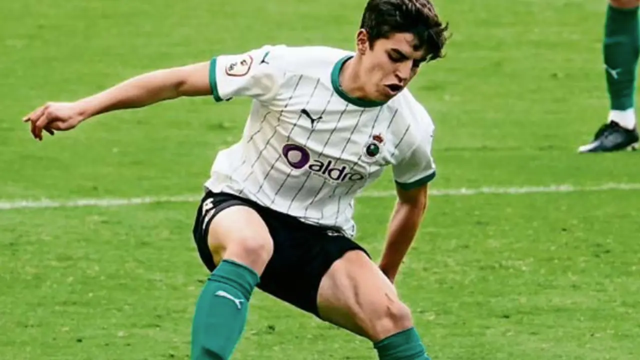 &Iacute;&ntilde;igo Sainz Maza cumplir&aacute; en Primera RFEF su segunda temporada en el primer equipo. / Hardy