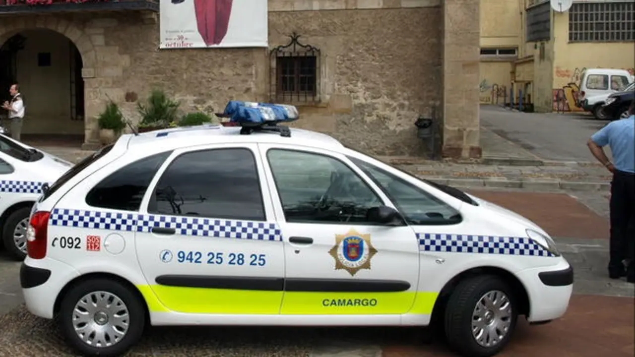 Vista de un veh&iacute;culo de la Polic&iacute;a local de Camargo.