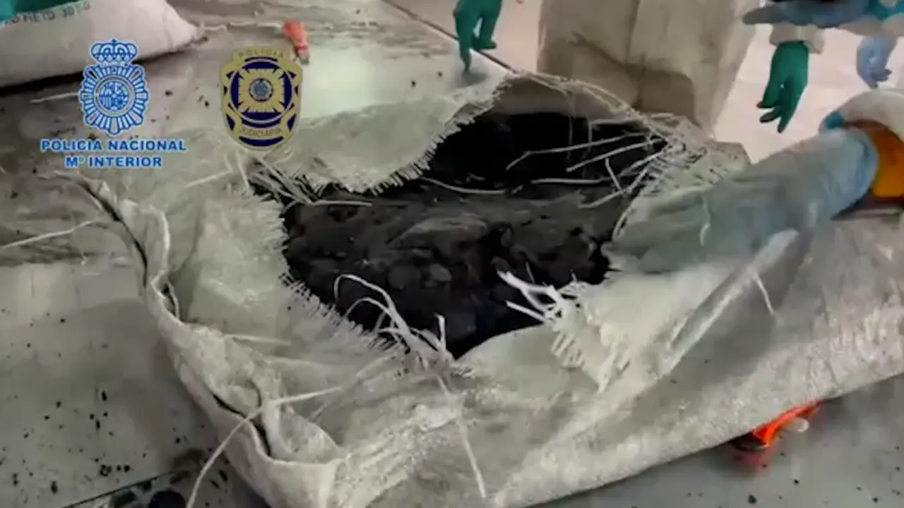 Una operación conjunta de la policía española y portuguesa les llevó a dos contenedores de carbón vegetal que dieron positivo en cocaína. Policia Nacional