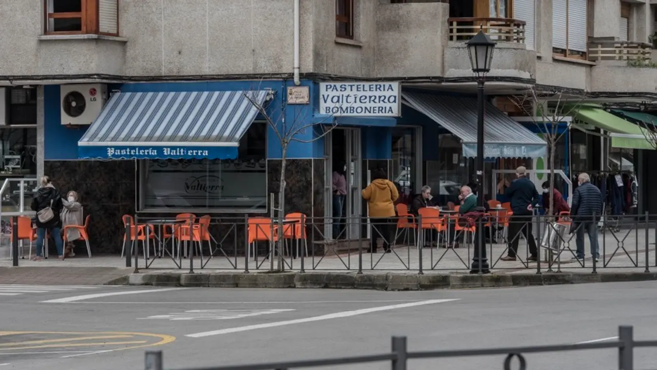 Vista de un establecimiento hostelero en Colindres. / ALERTA