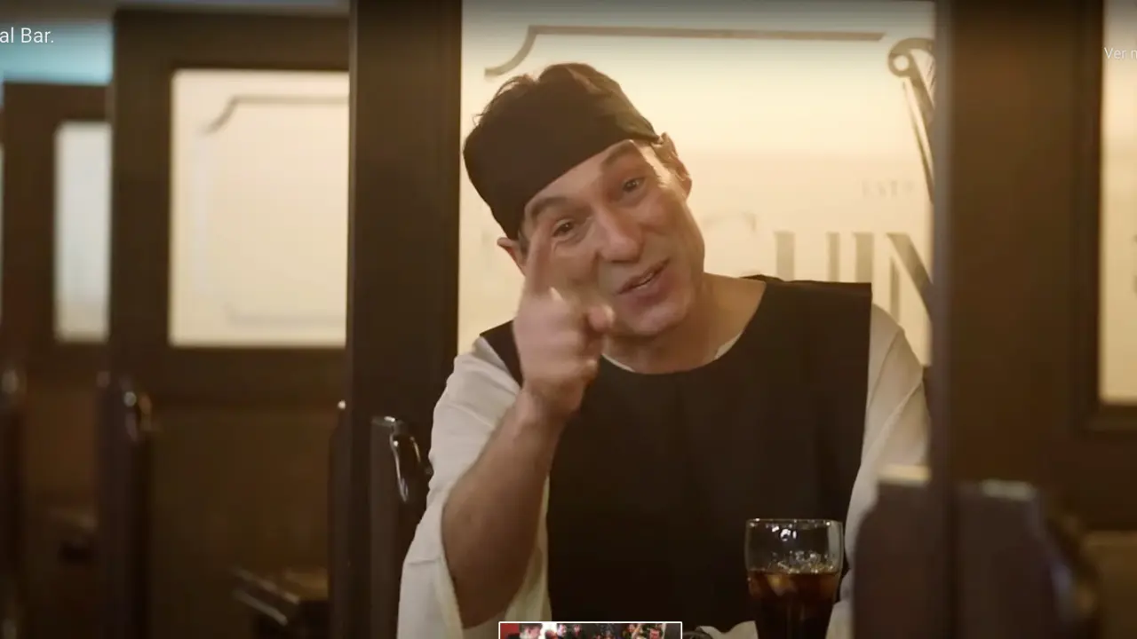 Captura del video de la canci&oacute;n 'V&aacute;monos al bar'.