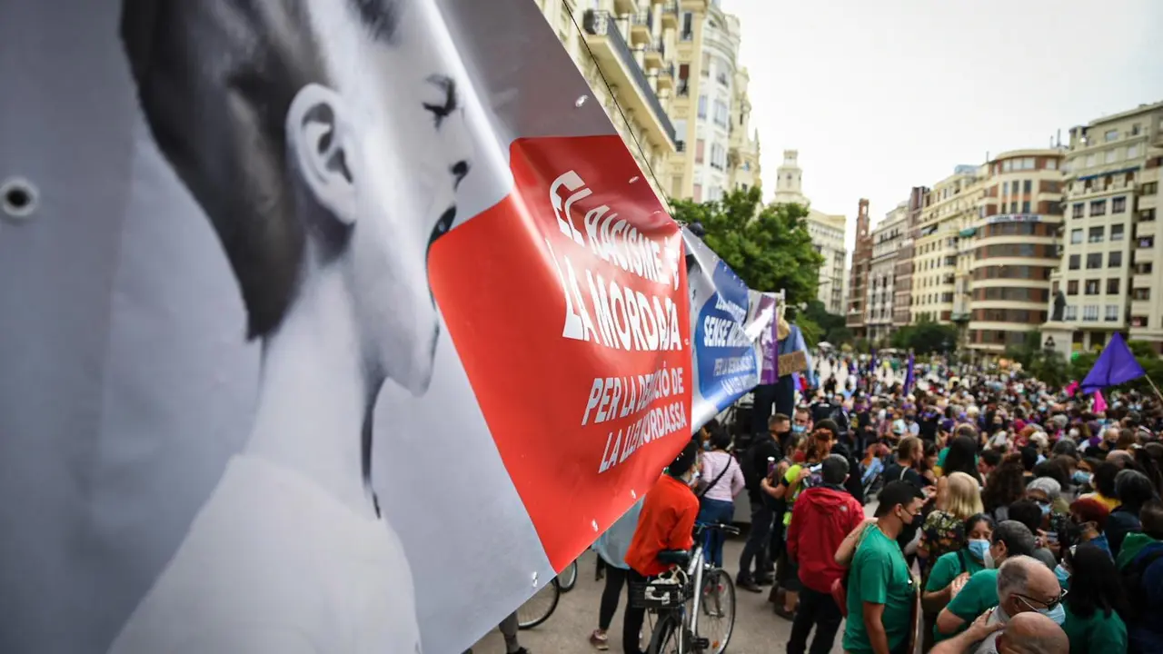Manifestaci&oacute;n convocada por m&aacute;s de un centenar de colectivos contra la 'ley Mordaza' en Val&egrave;ncia