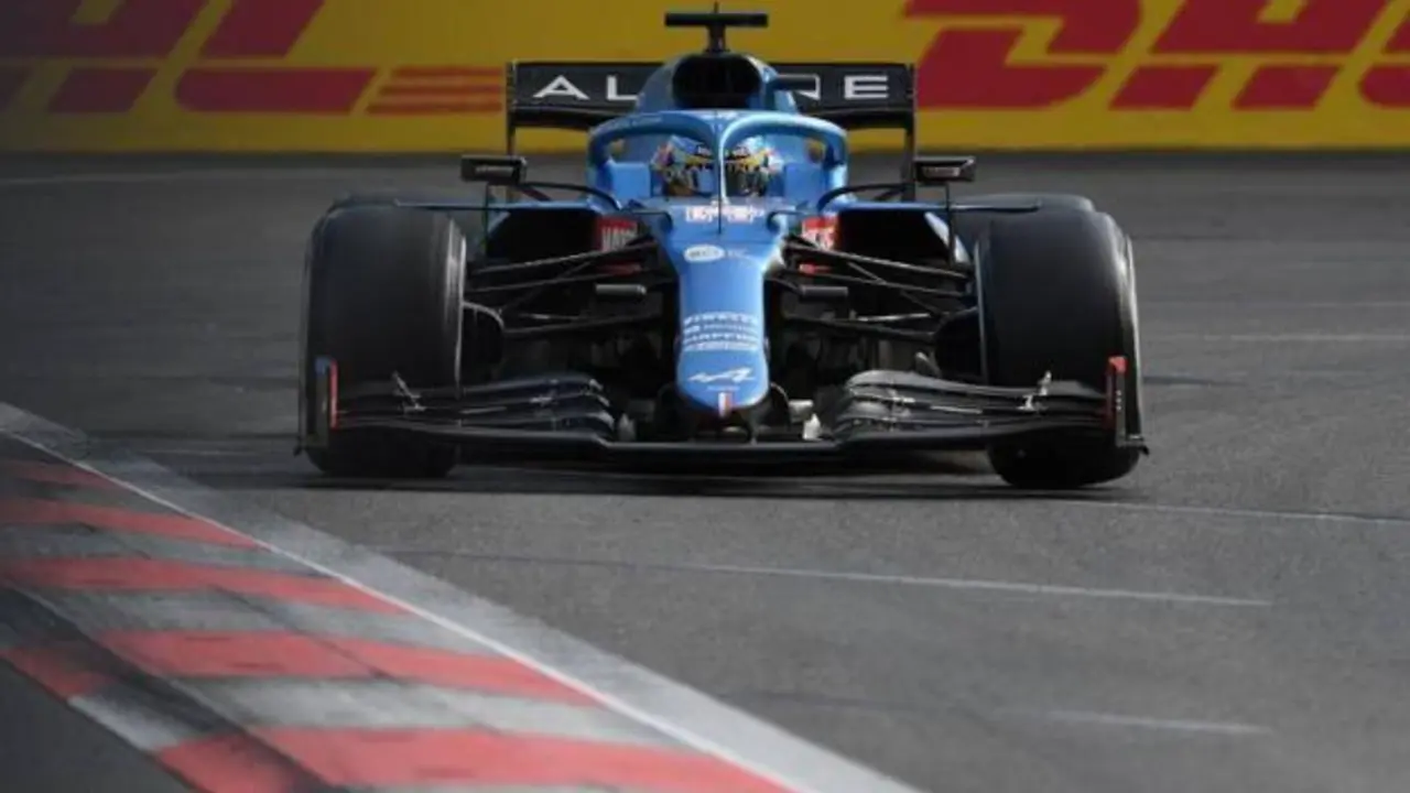 Fernando Alonso en la prueba de Bak&uacute;. / AFP