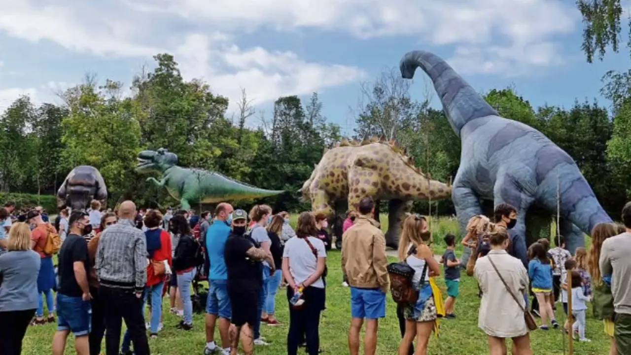 Espect&aacute;culo de dinosaurios en el Parque de La Viesca. / alerta