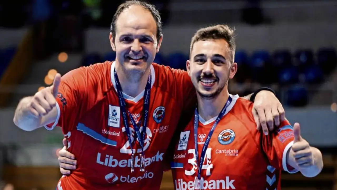 Herrero Lon y Nacho Valles, tras la final contra el Bar&ccedil;a. / hardy