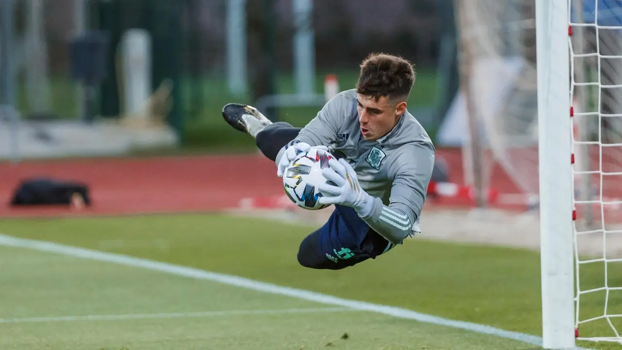El portero del Chelsea FC Kepa Arrizabalaga en un entrenamiento con la selecci&oacute;n espa&ntilde;ola