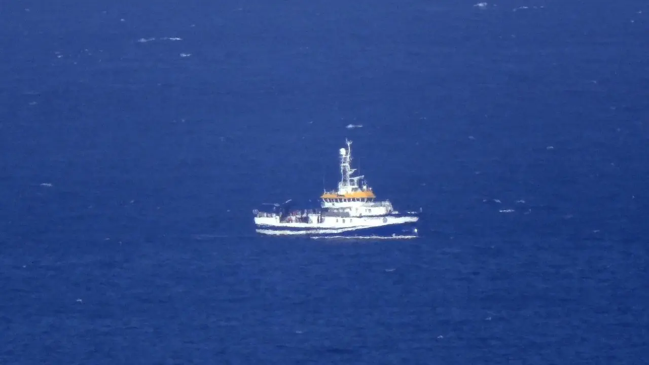 Buque oceanogr&aacute;fico '&Aacute;ngeles Alvari&ntilde;o' realiza labores de rastreo en la costa de Santa Cruz de Tenerife