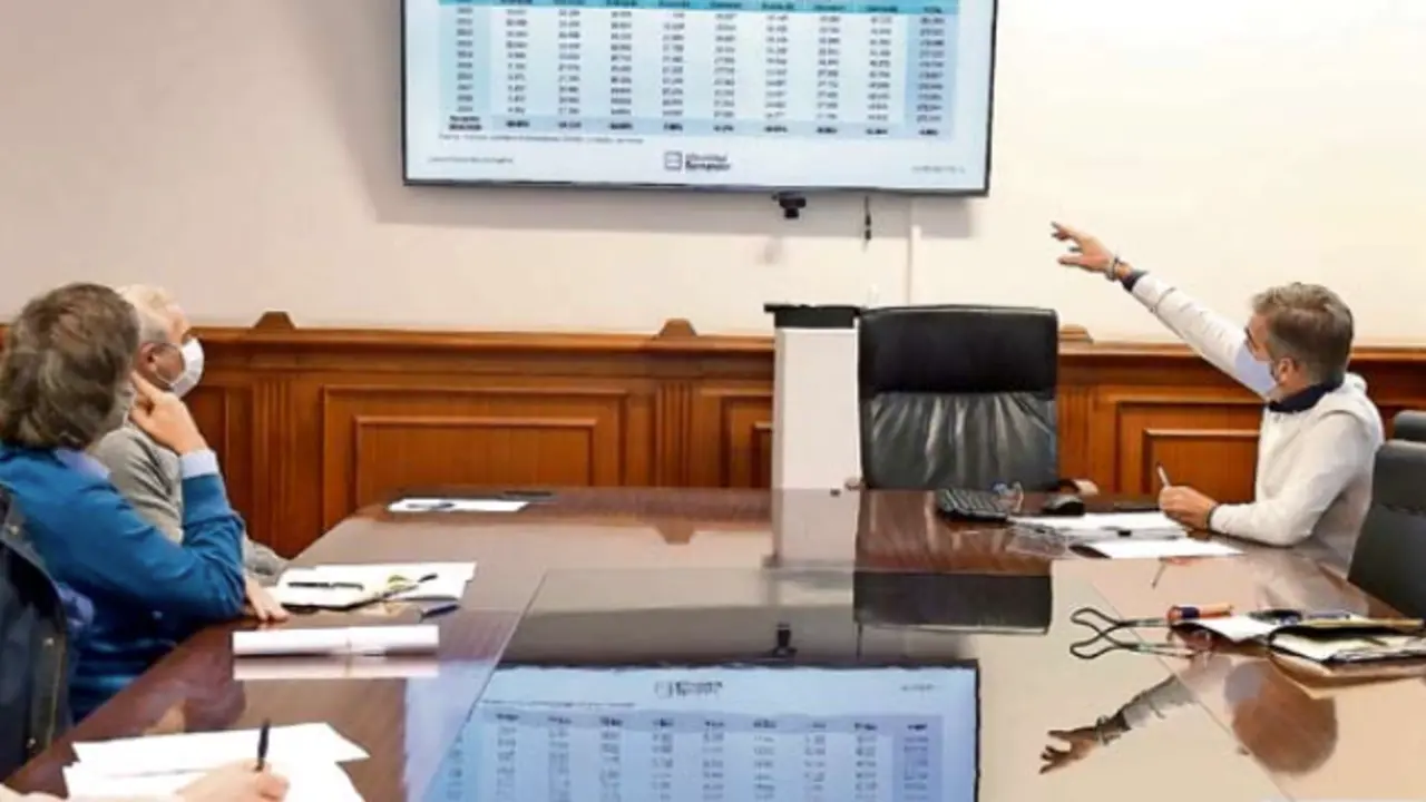 Reuni&oacute;n mantenida en el Ayuntamiento. / alerta