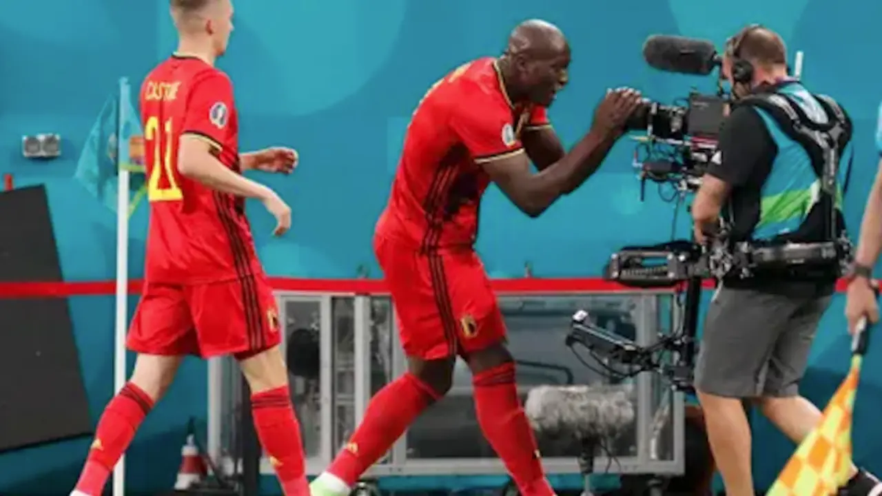 Romelu Lukaku env&iacute;a un mensaje de apoyo a Christian Eriksen tras marcar en la victoria de B&eacute;lgica sobre Rusia.