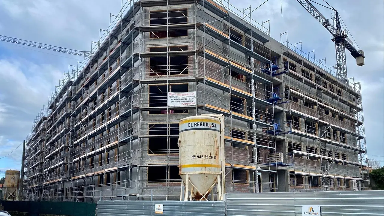 Archivo - Edificio en construcci&oacute;n