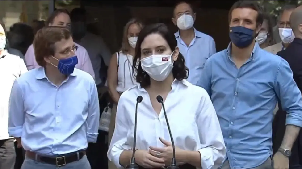 Varios miembros del PP asisten a la manifestaci&oacute;n contra los indultos, en Madrid (Espa&ntilde;a), a 13 de julio de 2021. De izquierda a derecha: Jos&eacute; Luis Mart&iacute;nez-Almeida, Isabel D&iacute;az Ayuso y Pablo Casado.
