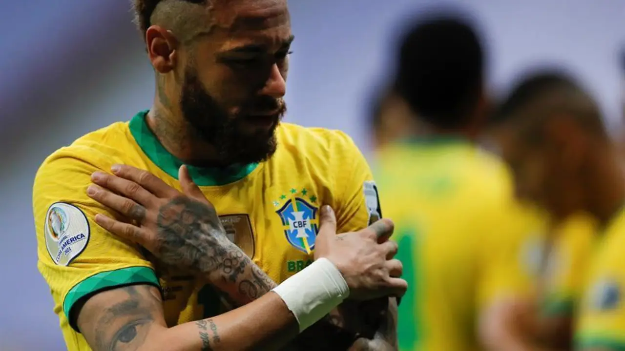 El jugador Neymar Jr de Brasil celebra hoy una anotaci&oacute;n contra Venezuela, durante el partido inaugural de la Copa Am&eacute;rica en el estadio Man&eacute; Garrincha, en Brasilia (Brasil). EFE/ Fernando Bizerra Jr