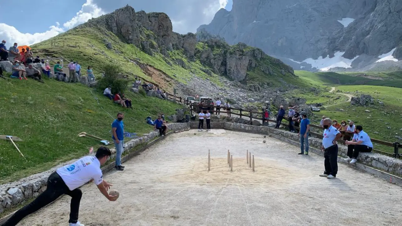 La bolera de &Aacute;liva fue el excepcional escenario de esta competici&oacute;n. / Hardy