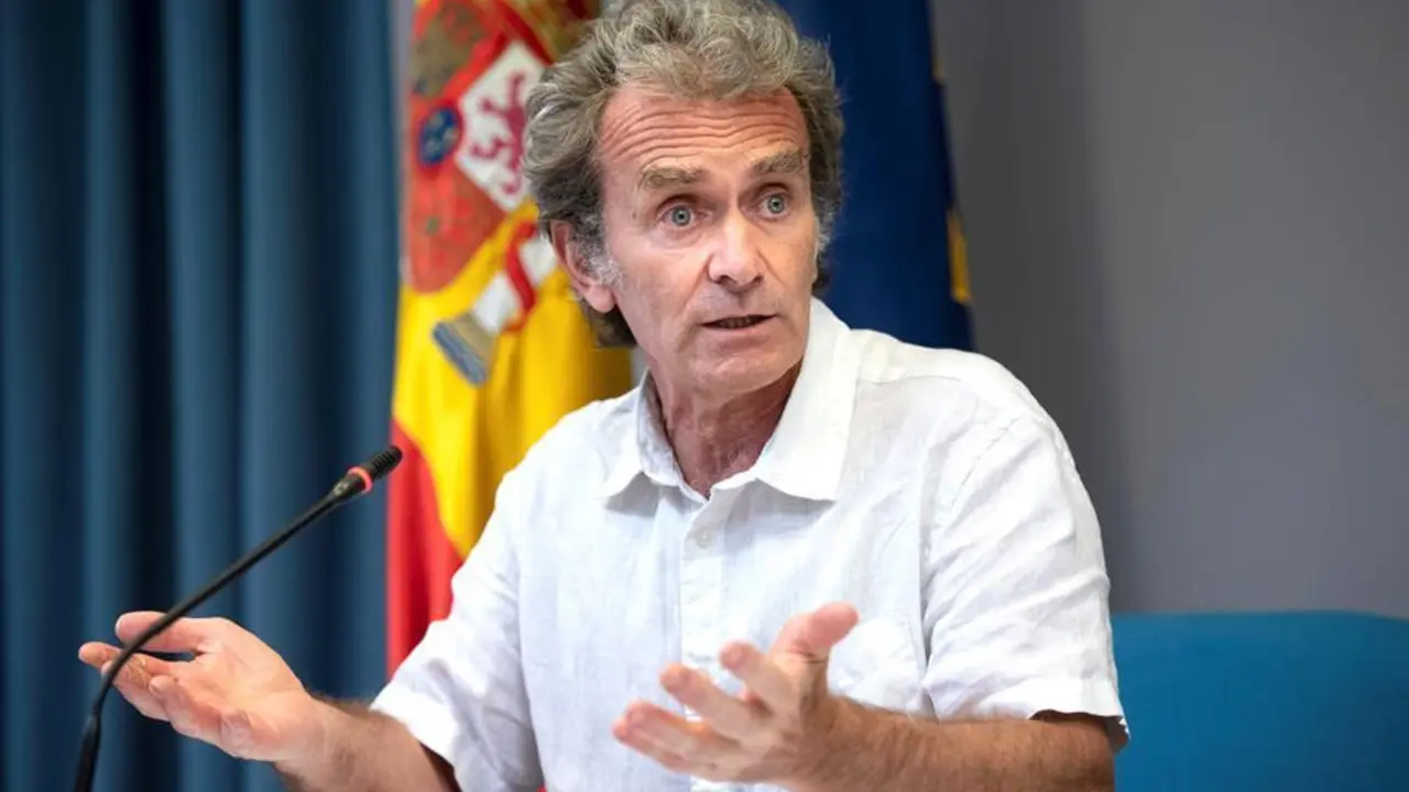 El director del Centro de Coordinaci&oacute;n de Alertas y Emergencias Sanitarias, Fernando Sim&oacute;n, durante la rueda de prensa.EFE/Luca Piergiovanni