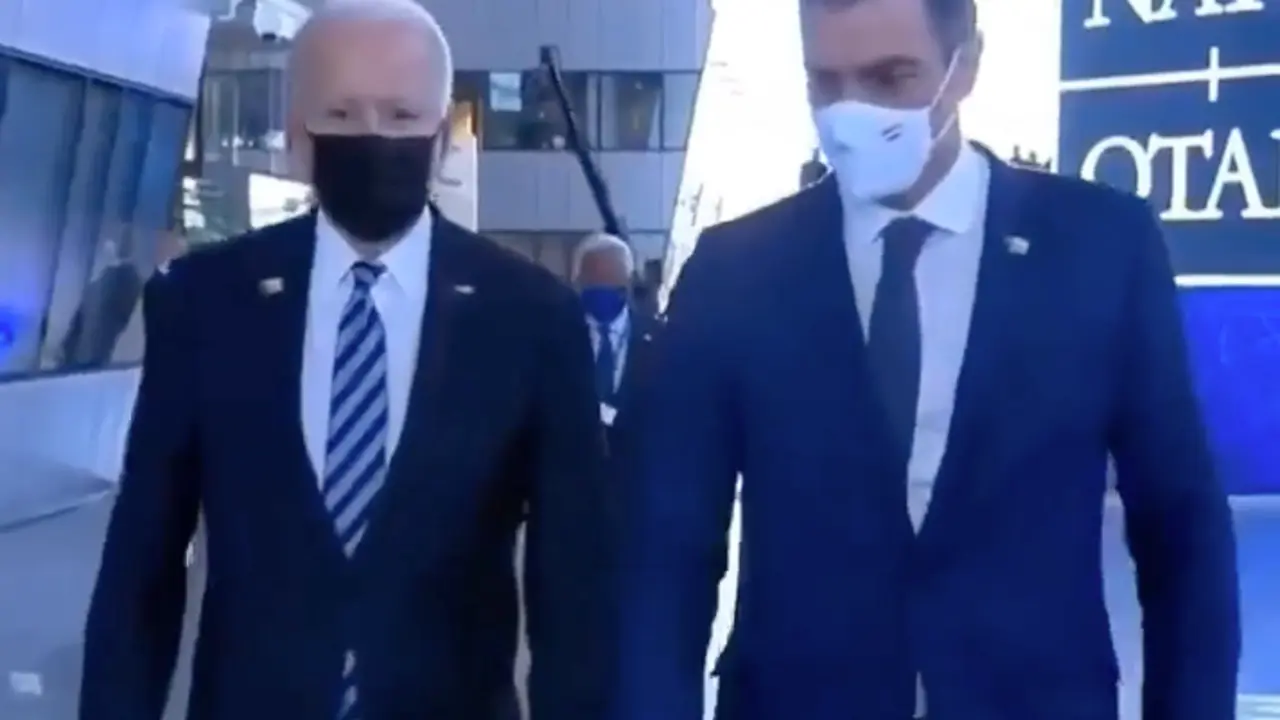 S&aacute;nchez junto a Biden en su breve encuentro. / ALERTA