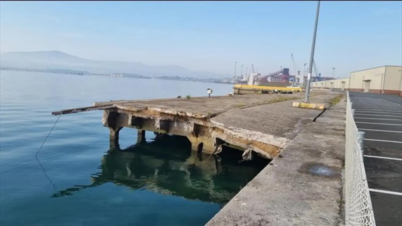 Desplome de parte de los muelles de Malia&ntilde;o. - APS
