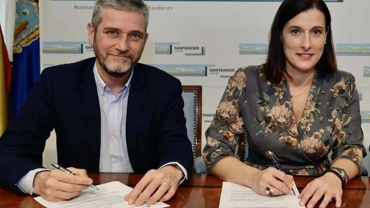 Archivo - La alcaldesa de Santander, Gema Igual (PP), y Javier Ceruti, portavoz de Cs en el Ayuntamiento. Archivo