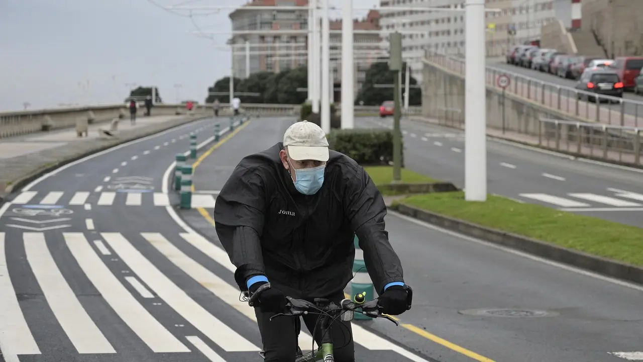 A Coru&ntilde;a
Paseo Mar&iacute;timo
Galicia, &uacute;nica comunidad  que obliga a usar mascarilla haciendo deporte.
27/01/2021
Foto: M. Dylan / Europa Press