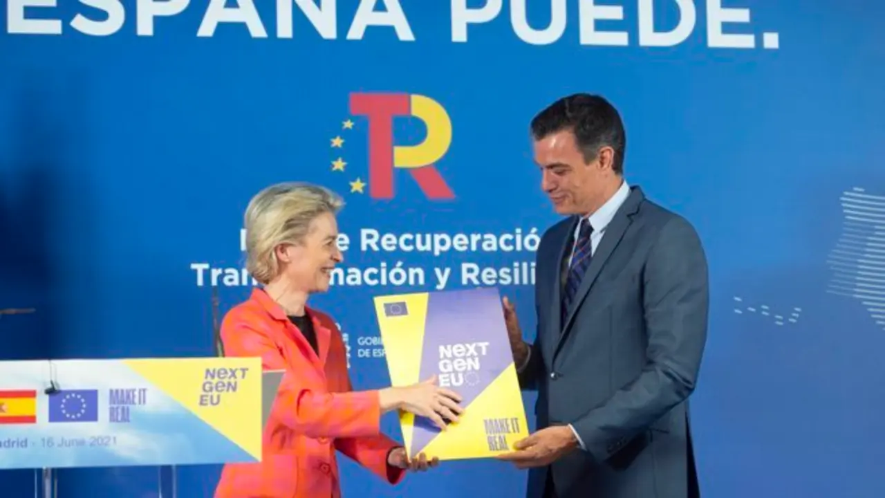 La presidenta de la Comisi&oacute;n Europea, Ursula von der Leyen y el presidente del Gobierno, intervienen despu&eacute;s de su reuni&oacute;n, en la sede de Red El&eacute;ctrica de Espa&ntilde;a - EUROPA PRESS/A.Ortega.POOL - Europa Press