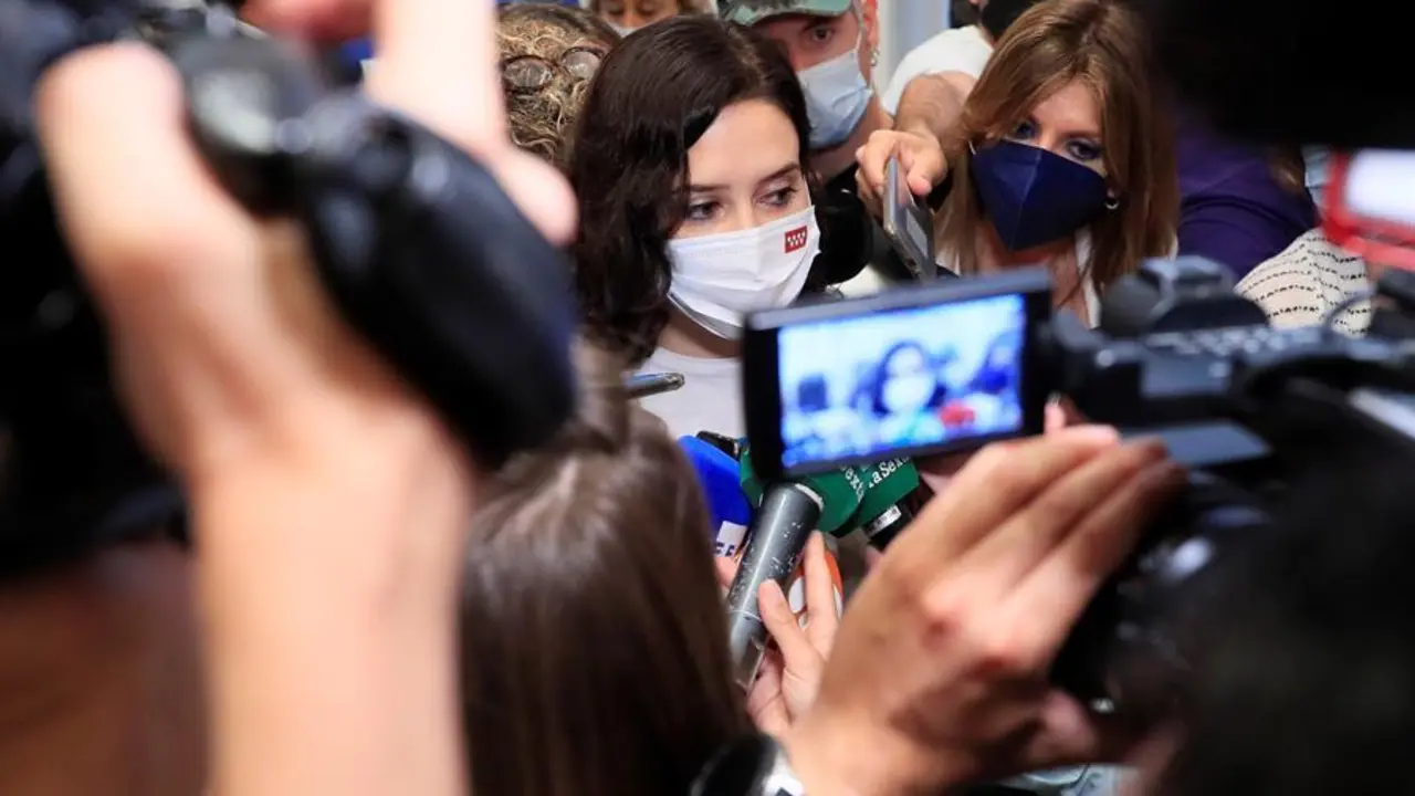 La presidenta en funciones de la Comunidad de Madrid, Isabel D&iacute;az Ayuso a su llegada a un desayuno informativo organizado por Nueva Econom&iacute;a F&oacute;rum en Madrid este martes. EFE/Fernando Alvarado
