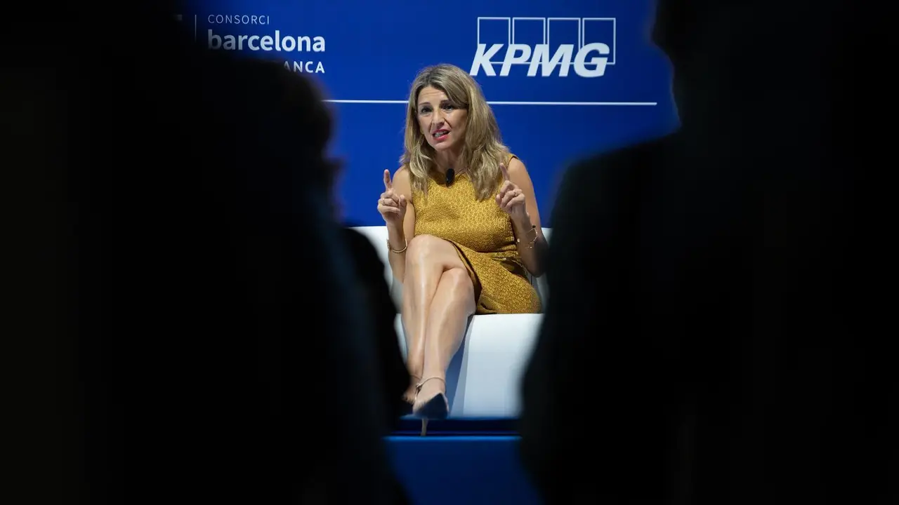 La vicepresidenta tercera del Gobierno y ministra de Trabajo y Econom&iacute;a Social, Yolanda D&iacute;az, interviene en la inauguraci&oacute;n de la segunda jornada de la XXXVI Reuni&oacute;n del Cercle d"Economia, a 17 de junio de 2021, en Barcelona, Catalu&ntilde;a, (Espa&ntilde;a). Las jorna