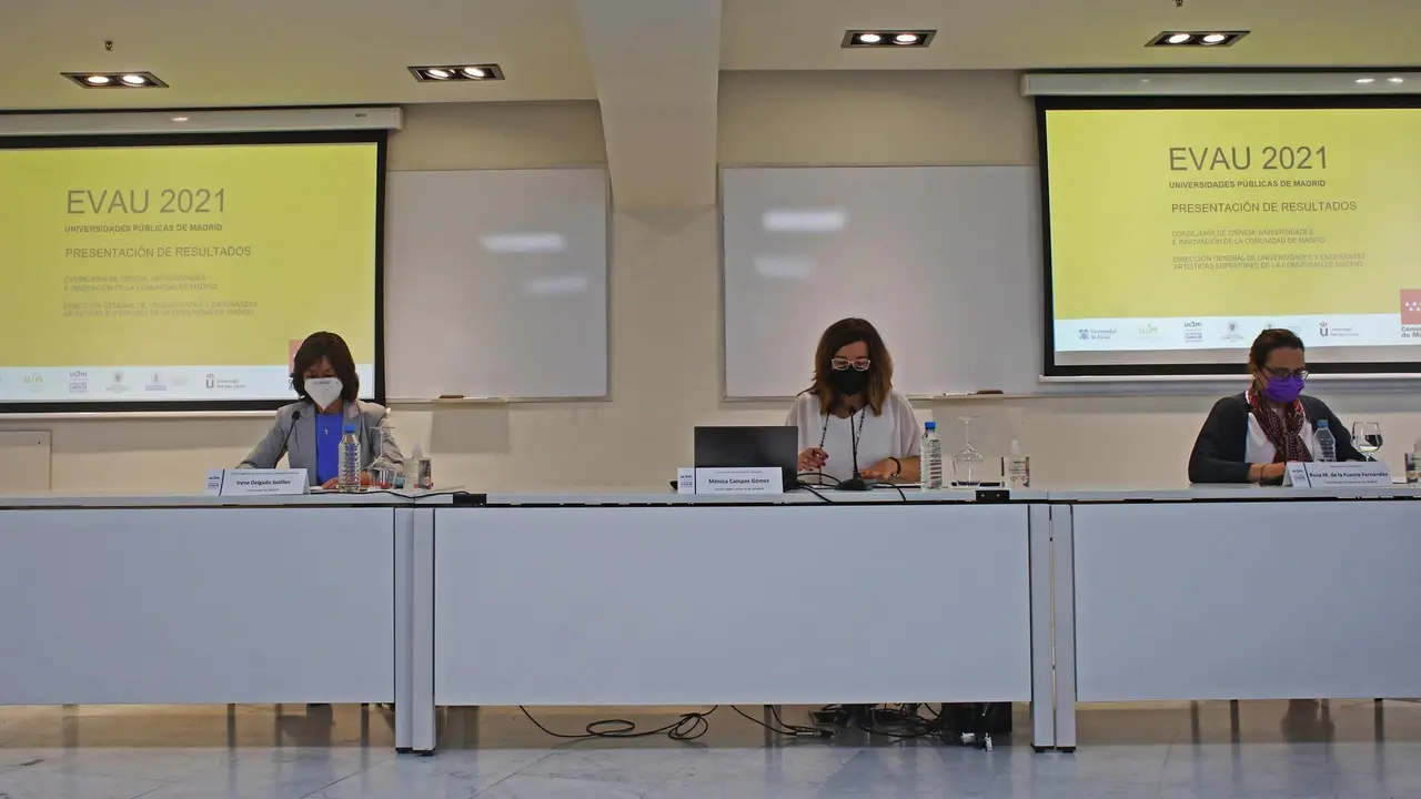 La directora general de Universidades y Ense&ntilde;anzas Art&iacute;sticas, Irene Delgado Sotillos, y la vicerrectora de Estudiantes e Igualdad de la Universidad Carlos III, M&oacute;nica Campos G&oacute;mez.