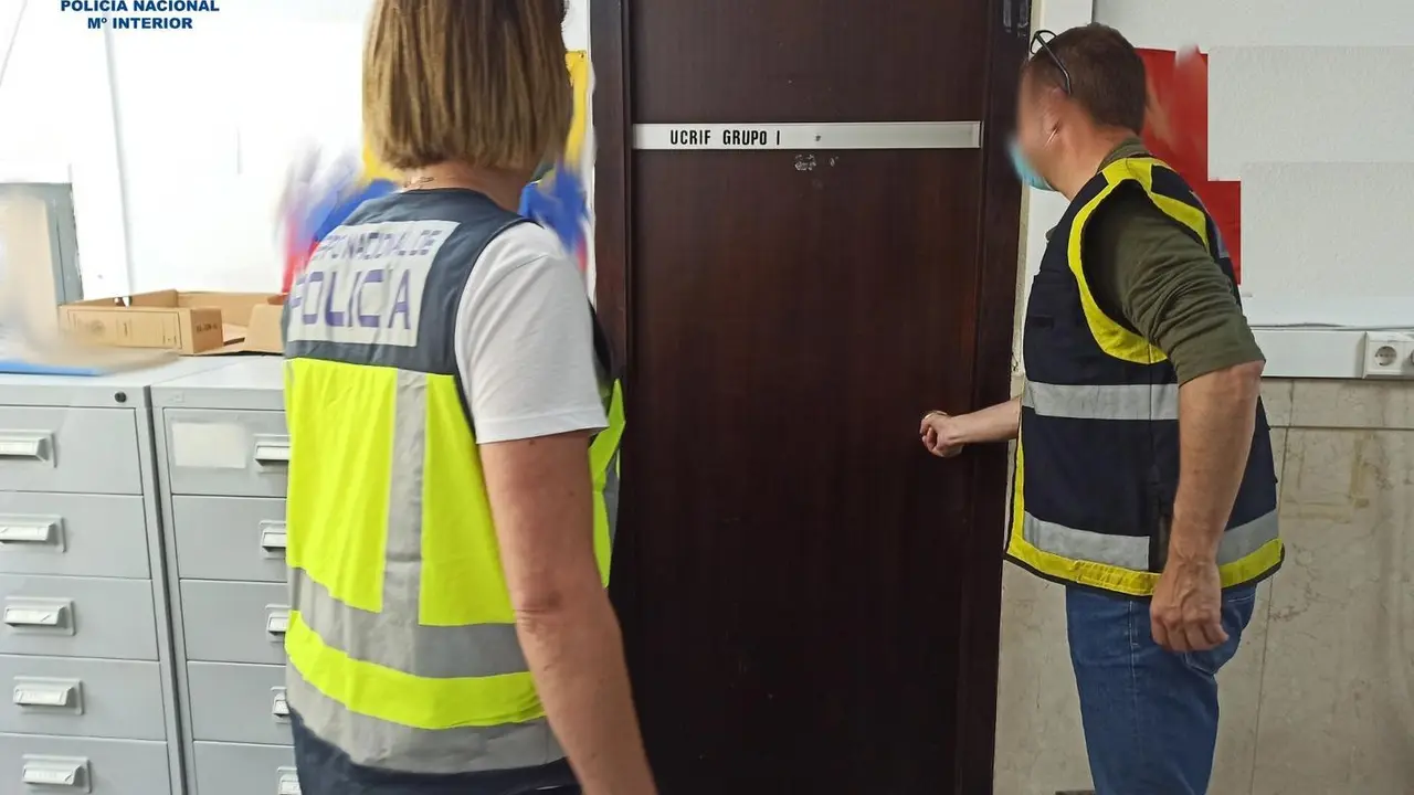 La Polic&iacute;a Nacional detiene a tres personas en Palma por realizar matrimonios de conveniencia.