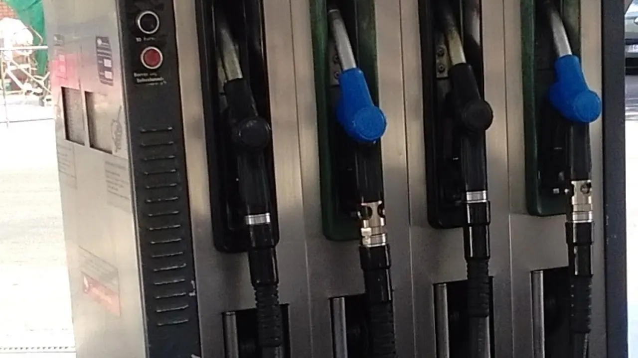 Archivo - Gasolinera