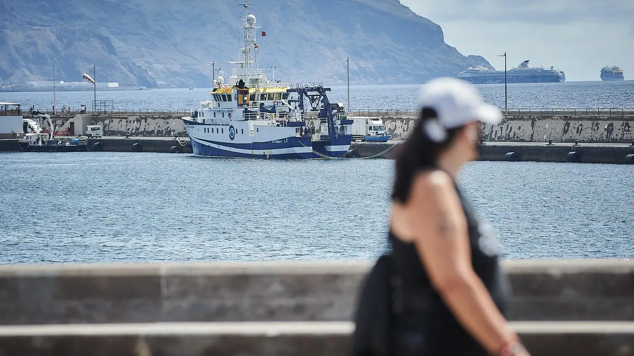 Momento previos y salida del muelle santacrucero.