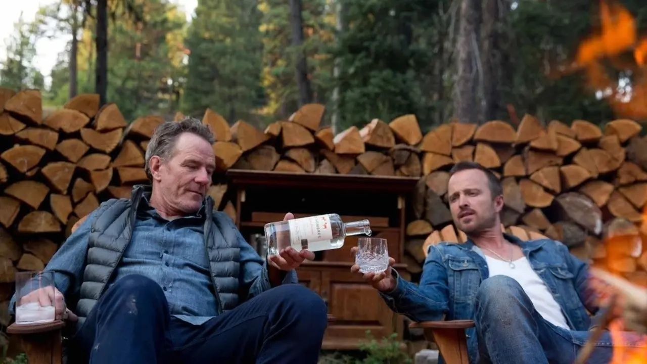 Los actores y due&ntilde;os de Dos Hombres, Bryan Cranston y Aaron Paul.