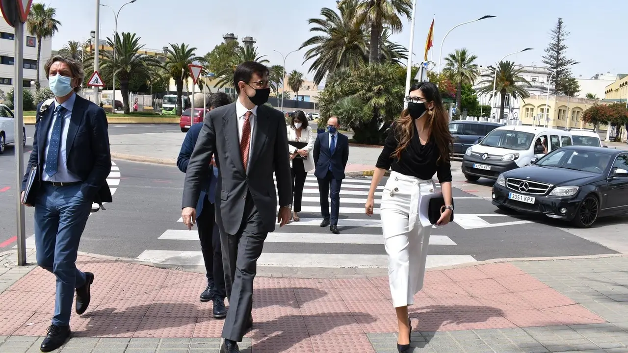 La delegada del Gobierno en Melilla, Sabrina Moh, con el secretario de Estado de la Uni&oacute;n Europea en su reciente visita a Melilla en una imagen de archivo