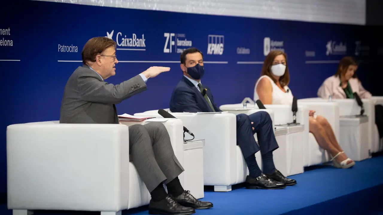 (I-D) El presidente de la Generalitat Valenciana, Ximo Puig; el presidente de la Junta de Andaluc&iacute;a, Juanma Moreno y la presidenta de las Islas Balerares, Francina Armengol, intervienen en una sesi&oacute;n, bajo el t&iacute;tulo: `El modelo territorial para mejorar la