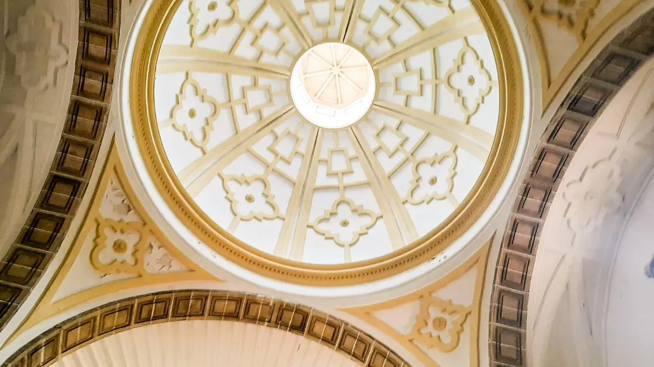 Archivo - C&uacute;pula iglesia de Bri&ntilde;as