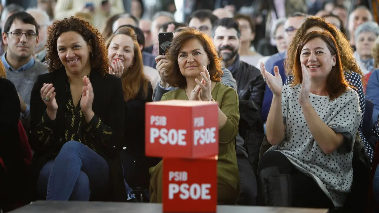 Archivo - La vicepresidenta del Gobierno, Carmen Calvo, y la presidenta del Govern, Francina Armengol.  Archivo.