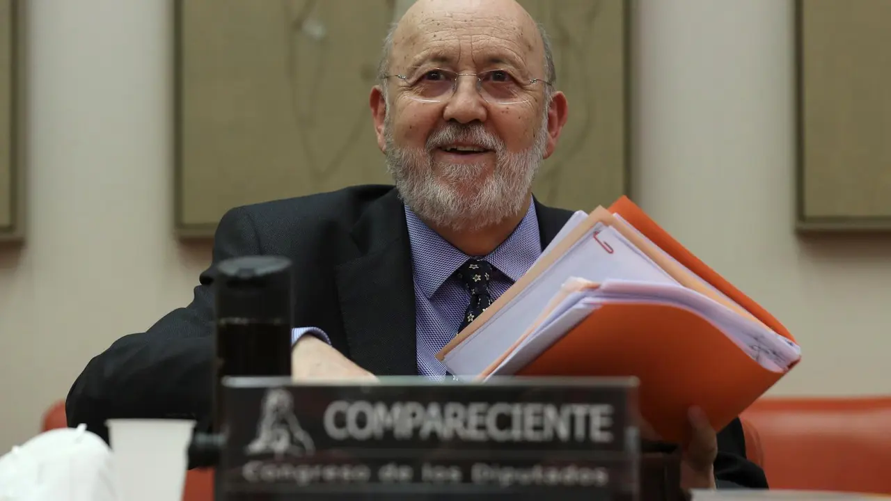 Archivo - El presidente del Centro de Investigaciones Sociol&oacute;gicas, Jos&eacute; Felix Tez&aacute;nos, comparece en la Comisi&oacute;n Constitucional del Congreso